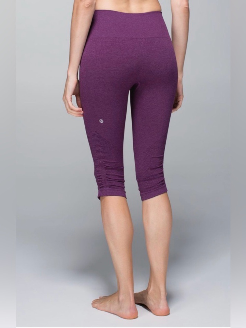 Lululemon In the Flow Crop Capri Leggings 💗💜